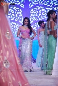 Sonakshi Sinha walks the ramp on final day of IIJW - inditop.com