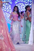 Sonakshi Sinha walks the ramp on final day of IIJW - inditop.com1