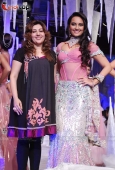 Sonakshi Sinha walks the ramp on final day of IIJW - inditop.com18