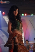 Sonal Chauhan walks the ramp for Riyaz Ganji show for Bright Advertising anniversary - inditop.com