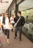 Sonam & Anil Kapoor snapped at Airport - inditop.com2