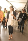 Sonam & Anil Kapoor snapped at Airport - inditop.com9