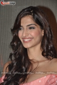 Sonam Kapoor & Anil Kapoor at Aisha film music launch at Tote - inditop.com26