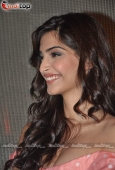 Sonam Kapoor & Anil Kapoor at Aisha film music launch at Tote - inditop.com27