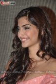 Sonam Kapoor & Anil Kapoor at Aisha film music launch at Tote - inditop.com29