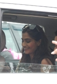 Sonam Kapoor & Imran snapped outside HR College - inditop.com10