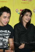 Sonam Kapoor and Imran at Radio Mirchi - inditop.com