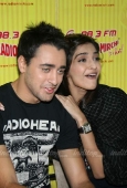 Sonam Kapoor and Imran at Radio Mirchi - inditop.com10