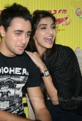 Sonam Kapoor and Imran at Radio Mirchi - inditop.com11