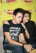 Sonam Kapoor and Imran at Radio Mirchi - inditop.com12