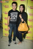 Sonam Kapoor and Imran at Radio Mirchi - inditop.com14