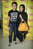 Sonam Kapoor and Imran at Radio Mirchi - inditop.com15