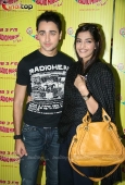 Sonam Kapoor and Imran at Radio Mirchi - inditop.com17