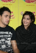 Sonam Kapoor and Imran at Radio Mirchi - inditop.com3