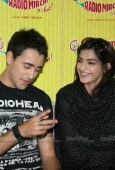 Sonam Kapoor and Imran at Radio Mirchi - inditop.com4