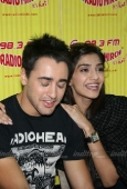 Sonam Kapoor and Imran at Radio Mirchi - inditop.com9