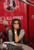 Sonam Kapoor at Fever FM with Amit Trivedi ( Follow Up From Fever studios to the airport ) - inditop.com27