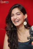 Sonam Kapoor with Aisha team with RJ Anurag Pandey of Fever FM - inditop.com44