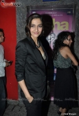 Sonam Kapoor, Bhagyashree at Other Celebs at Aisha film premiere - inditop.com6