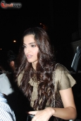 Sonam spotted outside Vie Lounge - inditop.com10