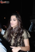 Sonam spotted outside Vie Lounge - inditop.com11