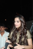 Sonam spotted outside Vie Lounge - inditop.com12