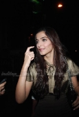 Sonam spotted outside Vie Lounge - inditop.com6