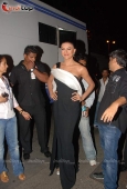 Sushmita Sen and Shahrukh Khan at I am She finals red carpet - inditop.com16