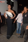 Sushmita Sen and Shahrukh Khan at I am She finals red carpet - inditop.com2