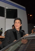 Sushmita Sen and Shahrukh Khan at I am She finals red carpet - inditop.com36