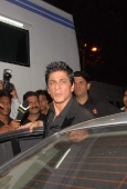 Sushmita Sen and Shahrukh Khan at I am She finals red carpet - inditop.com38