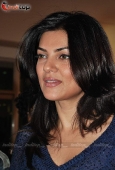 Sushmita Sen launches charcoal exhibition by Gautam Patole - inditop.com 12