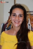 Tara Sharma at Anita Dongre store  1