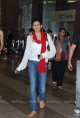 Vivek Oberoi with gf Priyanka Alva and Sushmita Sen snapped tonite at the airport - inditop.com