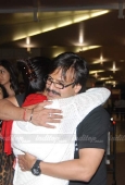 Vivek Oberoi with gf Priyanka Alva and Sushmita Sen snapped tonite at the airport - inditop.com11