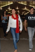 Vivek Oberoi with gf Priyanka Alva and Sushmita Sen snapped tonite at the airport - inditop.com7