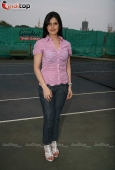 Zarine Khan at Tennis Academy event - inditop.com 15