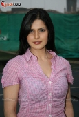 Zarine Khan at Tennis Academy event - inditop.com 21