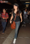 Zarine Khan, Hansika and many more leave for IIFA - inditop.com1