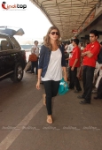 Zarine Khan, Hansika and many more leave for IIFA - inditop.com9