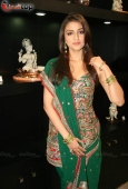 Aarti Chabbri promote Dus Tola film at Gitanjali store - inditop.com13