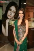 Aarti Chabbri promote Dus Tola film at Gitanjali store - inditop.com17