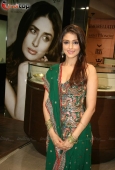 Aarti Chabbri promote Dus Tola film at Gitanjali store - inditop.com18