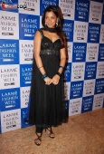 Amisha, mugdha, rani, Mallaika Arora & other celebs on day 5 of Lakme - inditop.com16