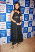 Amisha, mugdha, rani, Mallaika Arora & other celebs on day 5 of Lakme - inditop.com17