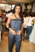 Amisha, mugdha, rani, Mallaika Arora & other celebs on day 5 of Lakme - inditop.com43