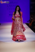 Anjana Sukhani walks for Abhi Rahul at LFW day 5 - inditop.com4