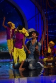 Priyanka & Ranbir at Indias Got Talent on the sets - inditop.com50