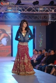 Priyanka chopra and ranbir walks the ramp for DHL Anjana Anjani show by Manish Malhotra - inditop.com10