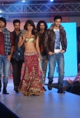 Priyanka chopra and ranbir walks the ramp for DHL Anjana Anjani show by Manish Malhotra - inditop.com14